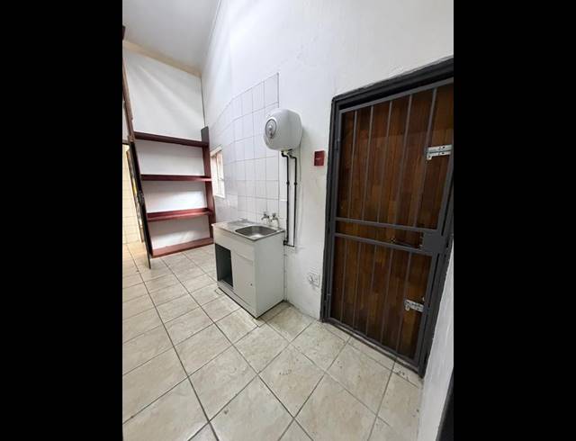 BUSINESS PROPERTY TO RENT IN DALVIEW